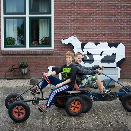 Farm Overleekerhoeve * Monnickendam